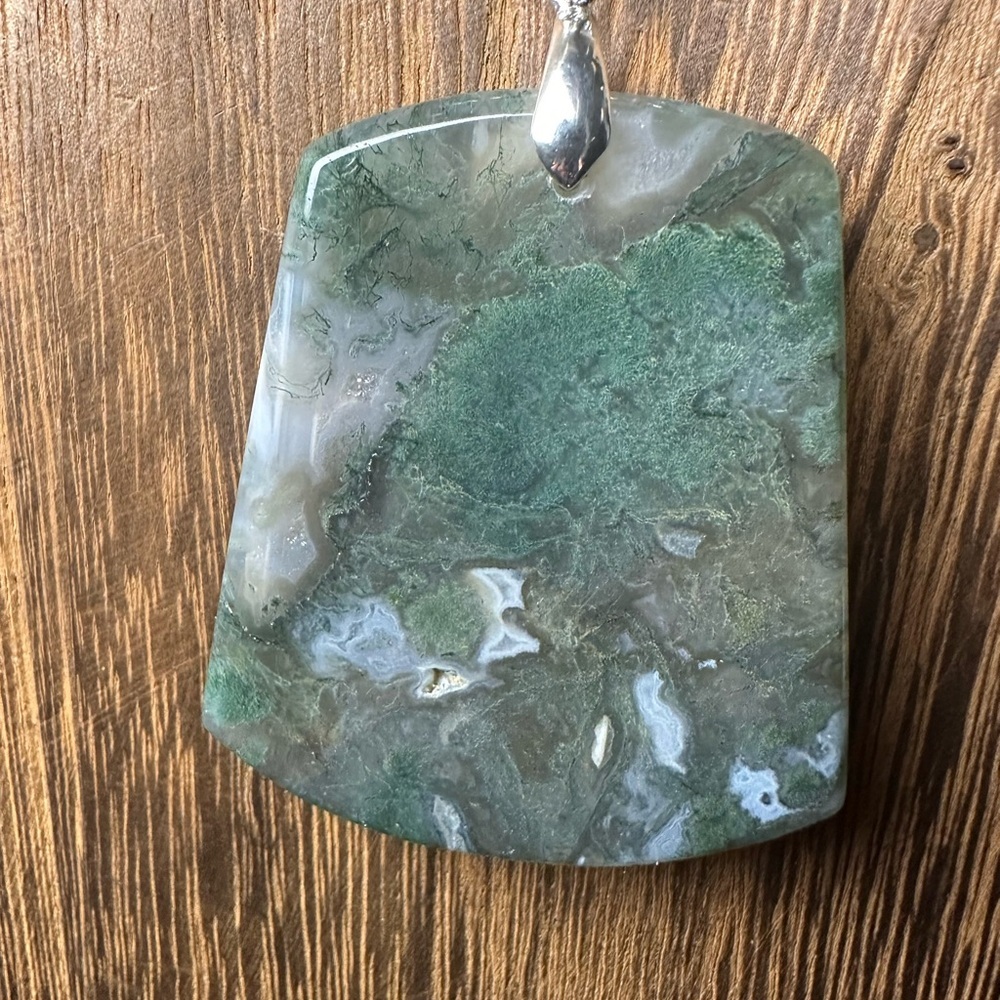 Green Moss Agate Pendant Necklace on Rolo Chain - Picture 13 of 16